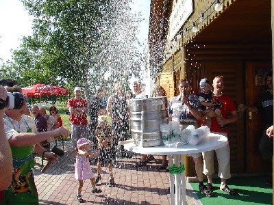 Freibieranstich zur Eröffnung