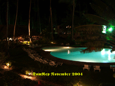 Poolstimmung bei Nacht