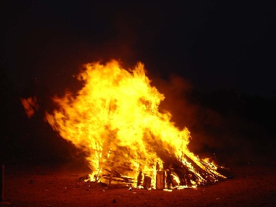 Höhenfeuer als Abschluß des Fackel- und Lampionumzug